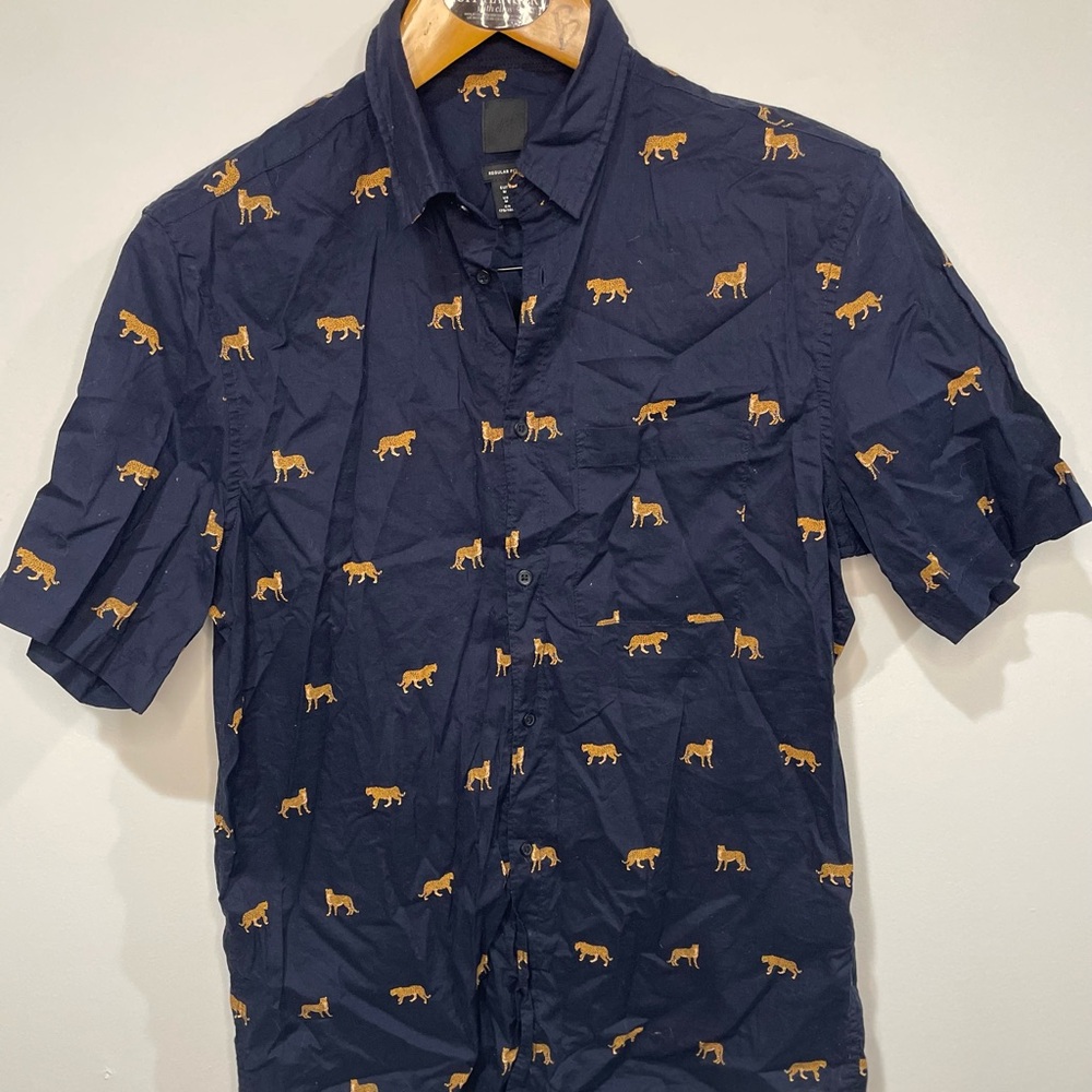 H & M men’s button up short sleeve shirt